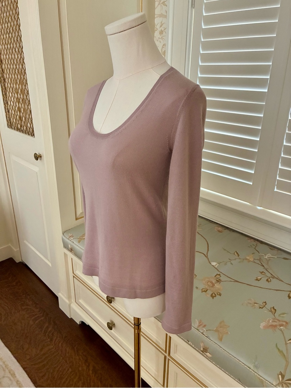 NWT Manrico Cashmere Classic Scoop Neck Long-Sleeve Sweater in Dusty Rose - Picture 3 of 6